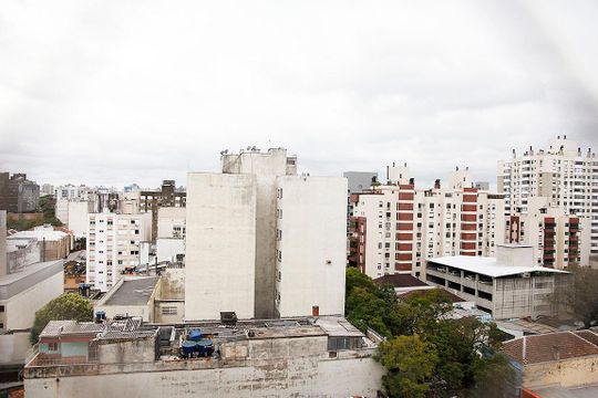 Cozinha + Área de Serviço Vista de apartamento para alugar com 2 quartos, 70m² em Cidade Baixa, Porto Alegre