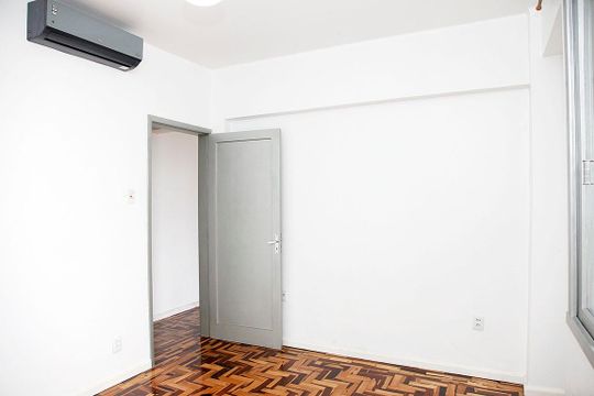 Quarto 1 de apartamento para alugar com 2 quartos, 70m² em Cidade Baixa, Porto Alegre