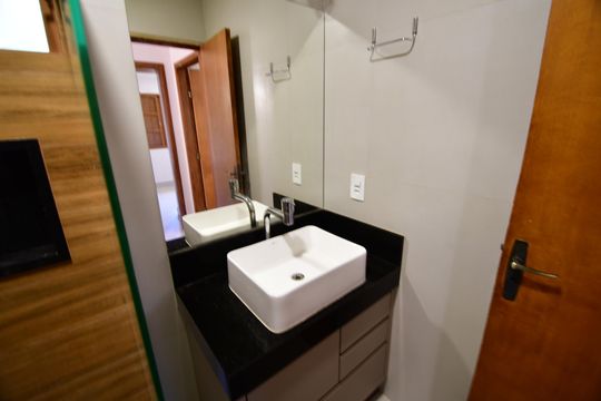 Banheiro de casa de condomínio à venda com 2 quartos, 70m² em Residencial Burato, Campinas