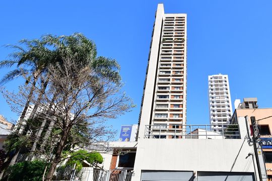 Fachada  de apartamento para alugar com 2 quartos, 60m² em Centro, Campinas