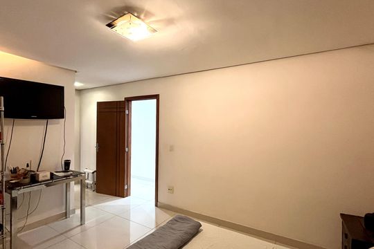 Casa à venda com 5 quartos, 400m² em Vila Suzana, Belo Horizonte