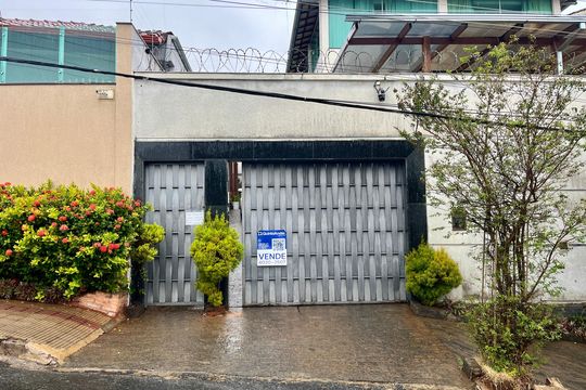 Casa à venda com 5 quartos, 400m² em Vila Suzana, Belo Horizonte