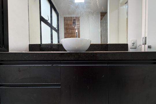 Banheiro de apartamento para alugar com 1 quarto, 43m² em Aparecida, Santos