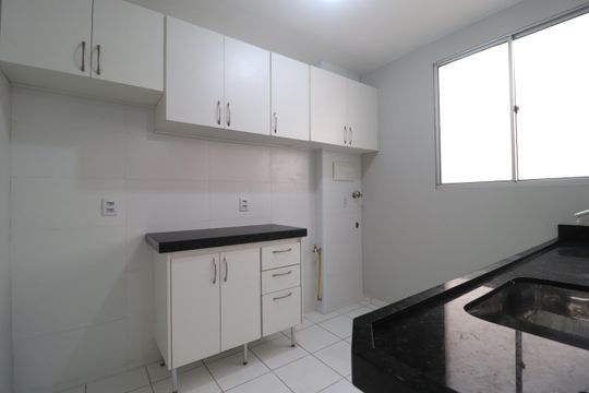 Cozinha de apartamento para alugar com 2 quartos, 44m² em Shopping Park, Uberlândia