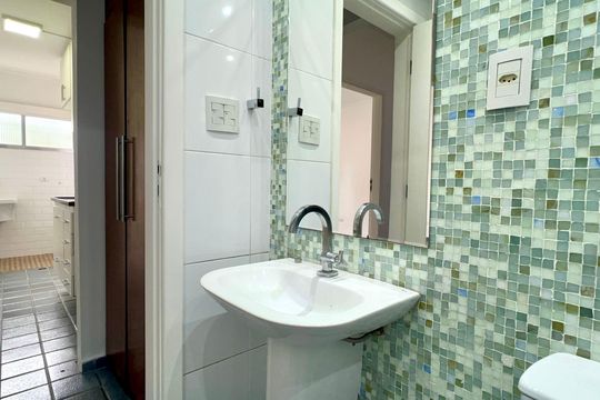 Banheiro de apartamento para alugar com 1 quarto, 45m² em Vila Mariana, São Paulo
