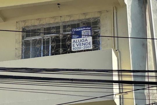 Fachada + placa de apartamento para alugar com 1 quarto, 70m² em Madureira, Rio de Janeiro