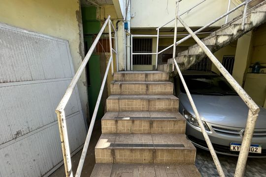 Escada de apartamento para alugar com 1 quarto, 70m² em Madureira, Rio de Janeiro