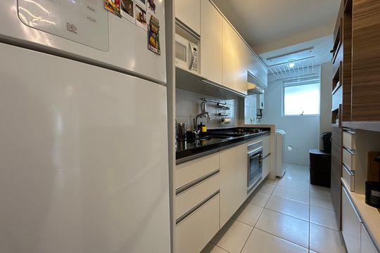 Cozinha de apartamento para alugar com 2 quartos, 69m² em Itacorubi, Florianópolis