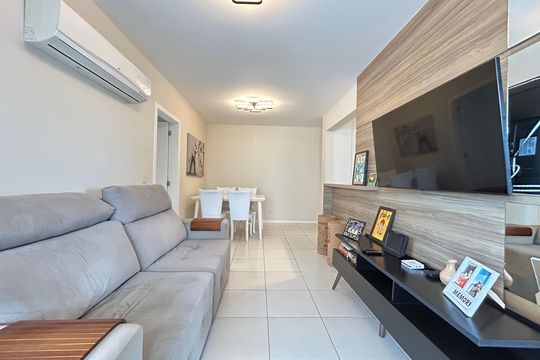 Sala  de apartamento para alugar com 2 quartos, 69m² em Itacorubi, Florianópolis