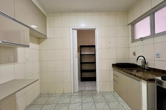 Cozinha de apartamento para alugar com 1 quarto, 40m² em Centro, Campinas