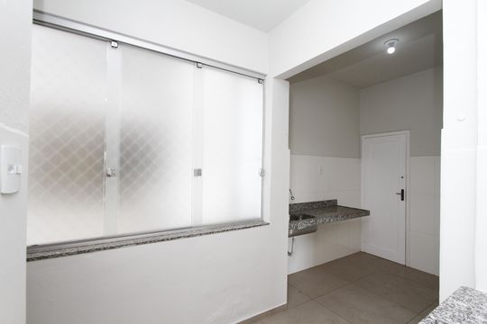 Cozinha e Área de Serviço de apartamento para alugar com 3 quartos, 110m² em Barro Preto, Belo Horizonte