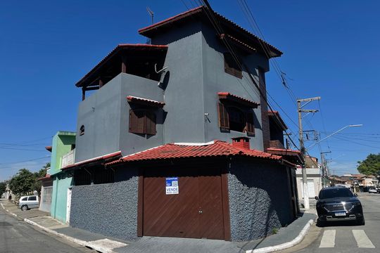 Fachada + Placa de casa à venda com 4 quartos, 202m² em Jardim Helena, São Paulo