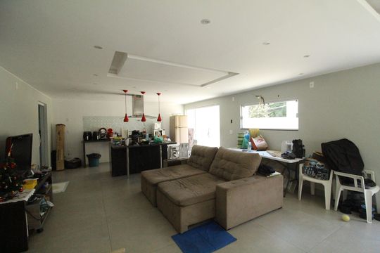 Sala de casa de condomínio à venda com 4 quartos, 320m² em Taquara, Rio de Janeiro
