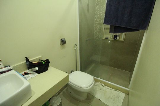 Banheiro da suíte 2 de casa de condomínio à venda com 4 quartos, 320m² em Taquara, Rio de Janeiro