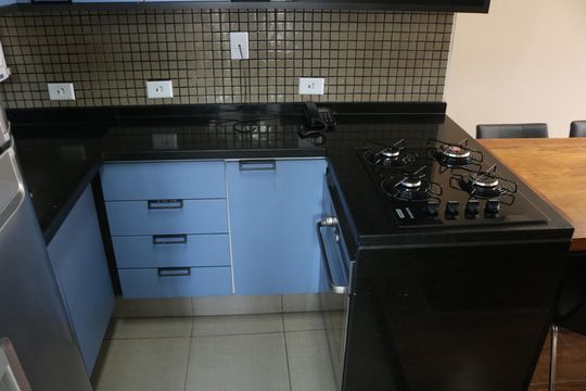 Cozinha de apartamento para alugar com 2 quartos, 70m² em Pompeia, São Paulo
