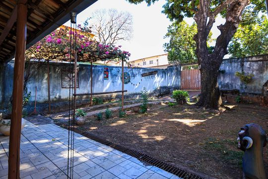 Quintal de casa à venda com 4 quartos, 386m² em Betânia, Belo Horizonte