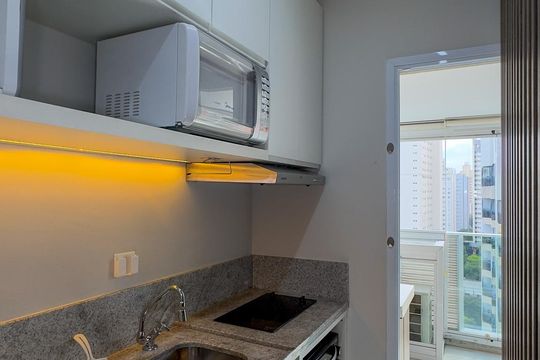 Cozinha de apartamento para alugar com 1 quarto, 38m² em Cidade Monções, São Paulo