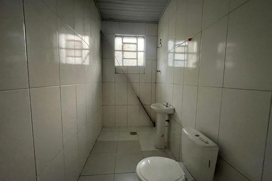 Banheiro social de apartamento à venda com 3 quartos, 70m² em Guarani, Novo Hamburgo
