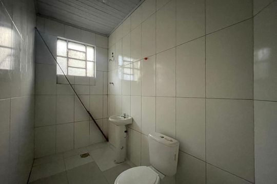 Banheiro social de apartamento à venda com 3 quartos, 70m² em Guarani, Novo Hamburgo