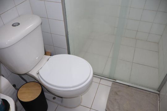 Banheiro de apartamento à venda com 2 quartos, 56m² em Vila Santa Clara, São Paulo