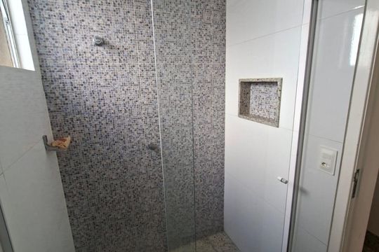 Banheiro de apartamento à venda com 3 quartos, 78m² em Paquetá, Belo Horizonte