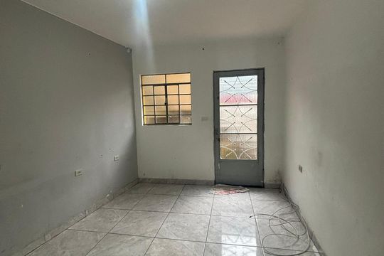 Sala de casa para alugar com 2 quartos, 70m² em Vila Carmosina, São Paulo