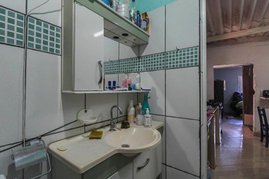 Banheiro de casa à venda com 2 quartos, 50m² em Parque dos Bancarios, São Paulo