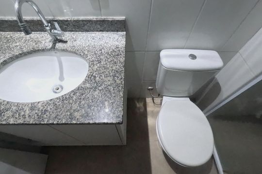 Banheiro  de apartamento para alugar com 3 quartos, 84m² em Marapé, Santos