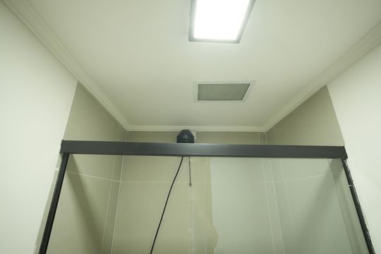 Banheiro da Suite 2 de apartamento à venda com 3 quartos, 97m² em Vila Gilda, Santo André