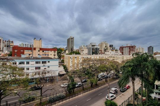 Vista da Suíte de apartamento à venda com 3 quartos, 102m² em Bela Vista, Porto Alegre