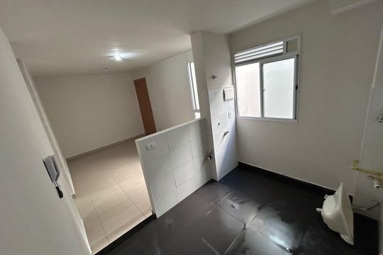 Cozinha de apartamento para alugar com 2 quartos, 50m² em Pinheirinho, Curitiba