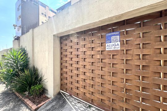 Placa Quinto Andar  de apartamento para alugar com 2 quartos, 50m² em Arvoredo, Contagem