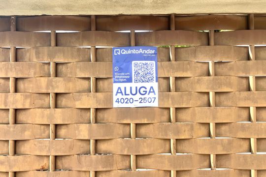 Placa Quinto Andar  de apartamento para alugar com 2 quartos, 50m² em Arvoredo, Contagem