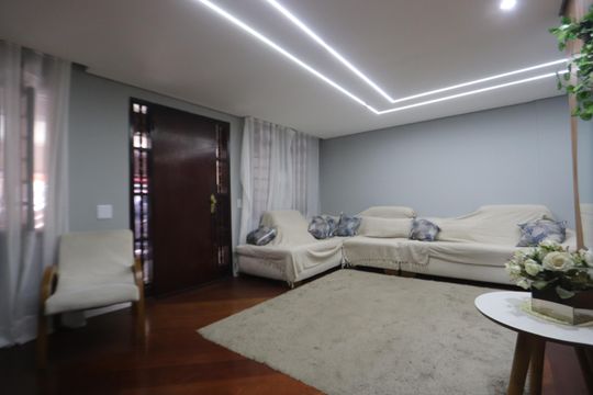 Sala de casa à venda com 4 quartos, 200m² em Conjunto Habitacional Barreira Grande, São Paulo