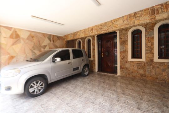 Garagem de casa à venda com 4 quartos, 200m² em Conjunto Habitacional Barreira Grande, São Paulo