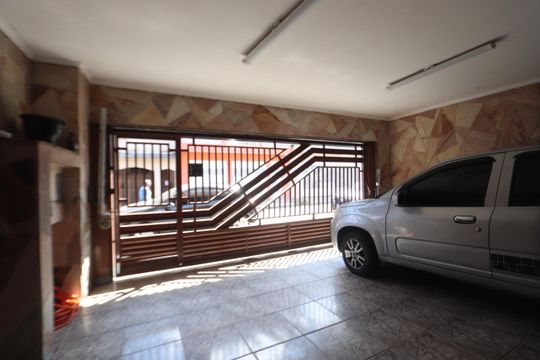 Garagem de casa à venda com 4 quartos, 200m² em Conjunto Habitacional Barreira Grande, São Paulo
