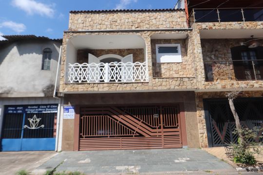 Fachada de casa à venda com 4 quartos, 200m² em Conjunto Habitacional Barreira Grande, São Paulo