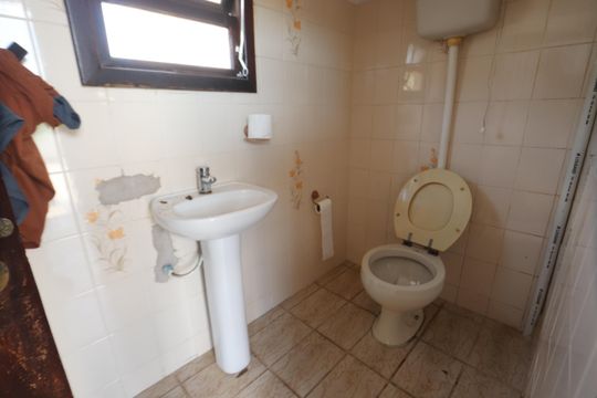 Lavabo Espaço Gourmet de casa à venda com 4 quartos, 200m² em Conjunto Habitacional Barreira Grande, São Paulo