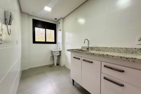 Cozinha de apartamento para alugar com 2 quartos, 64m² em Passo d’Areia, Porto Alegre