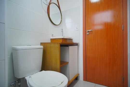 Banheiro de apartamento para alugar com 2 quartos, 55m² em Santos Dumont, São Leopoldo