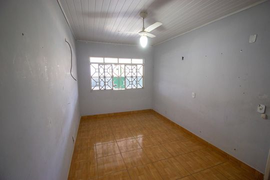 Casa à venda com 3 quartos, 150m² em Qr 506, Brasília