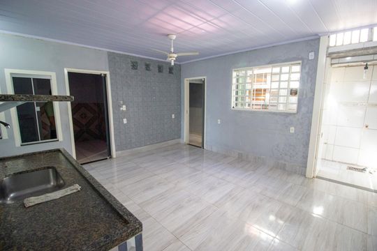 Casa à venda com 3 quartos, 150m² em Qr 506, Brasília