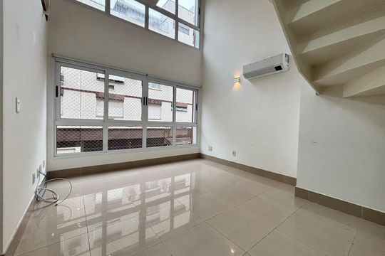 Sala de apartamento para alugar com 1 quarto, 48m² em São João, Porto Alegre