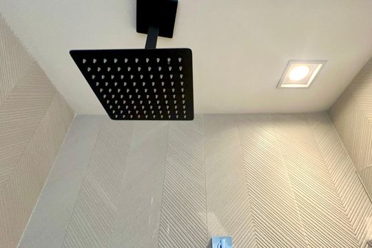 Banheiro de apartamento à venda com 1 quarto, 46m² em Pinheiros, São Paulo