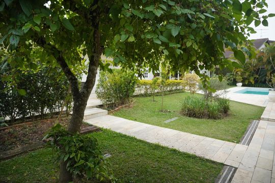 Área externa de casa de condomínio à venda com 3 quartos, 980m² em Residencial das Estrelas, Barueri