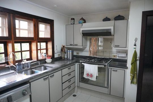 Cozinha de casa de condomínio à venda com 3 quartos, 980m² em Residencial das Estrelas, Barueri