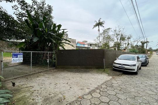 Fachada de casa de condomínio para alugar com 1 quarto, 40m² em Lagoa da Conceição, Florianópolis