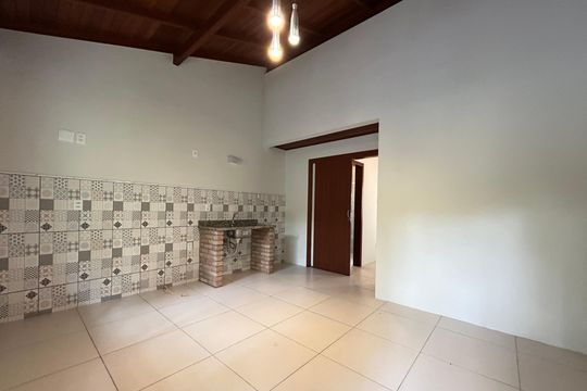 Sala / Cozinha de casa de condomínio para alugar com 1 quarto, 40m² em Lagoa da Conceição, Florianópolis