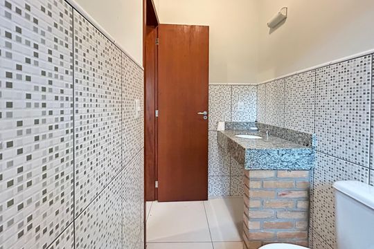 Banheiro da Suíte de casa de condomínio para alugar com 1 quarto, 40m² em Lagoa da Conceição, Florianópolis