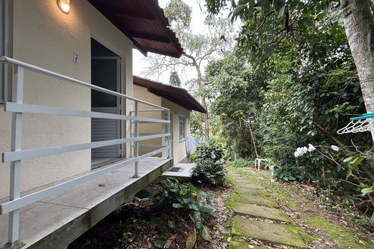 Fachada de casa de condomínio para alugar com 1 quarto, 40m² em Lagoa da Conceição, Florianópolis